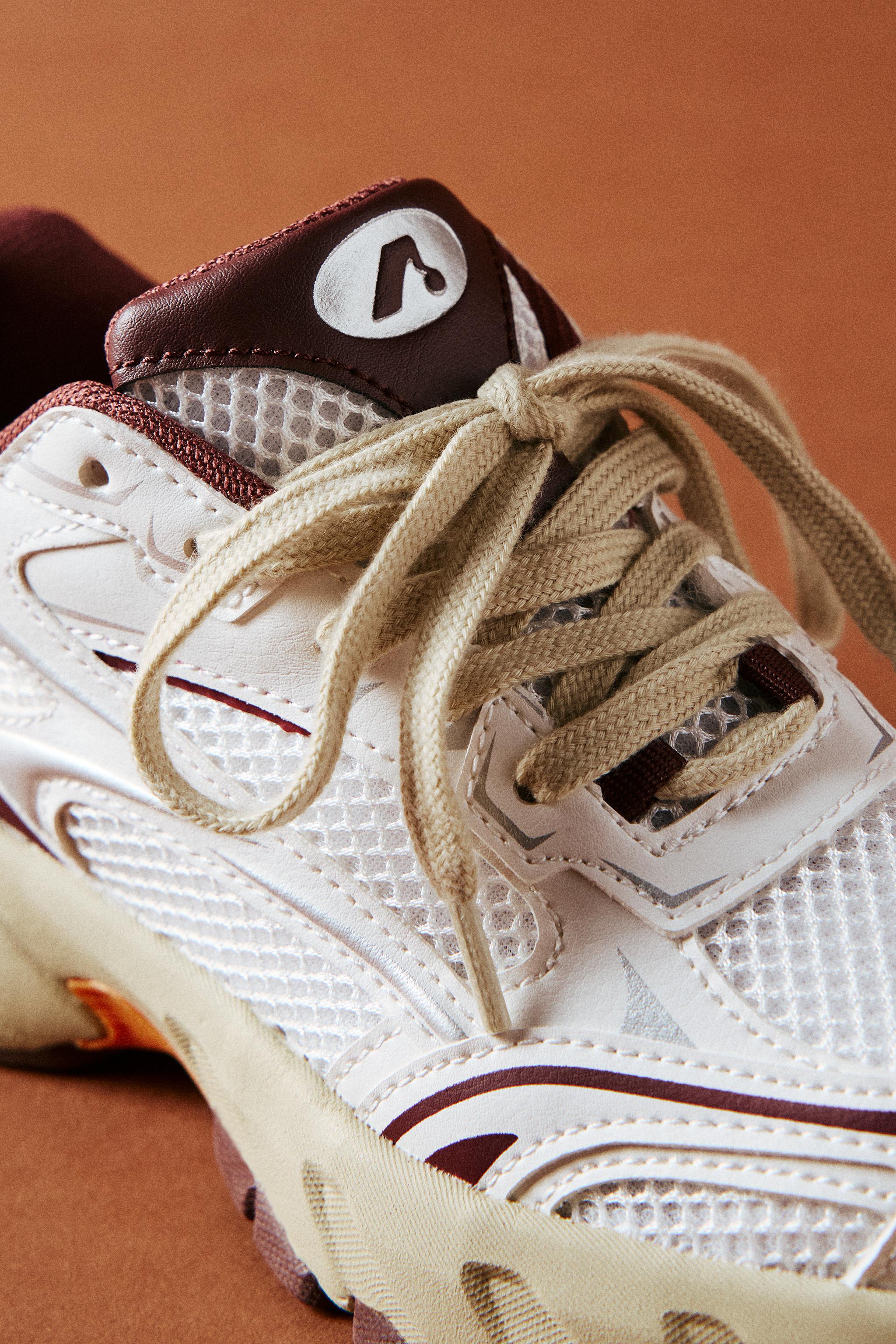 MESH SNEAKERS